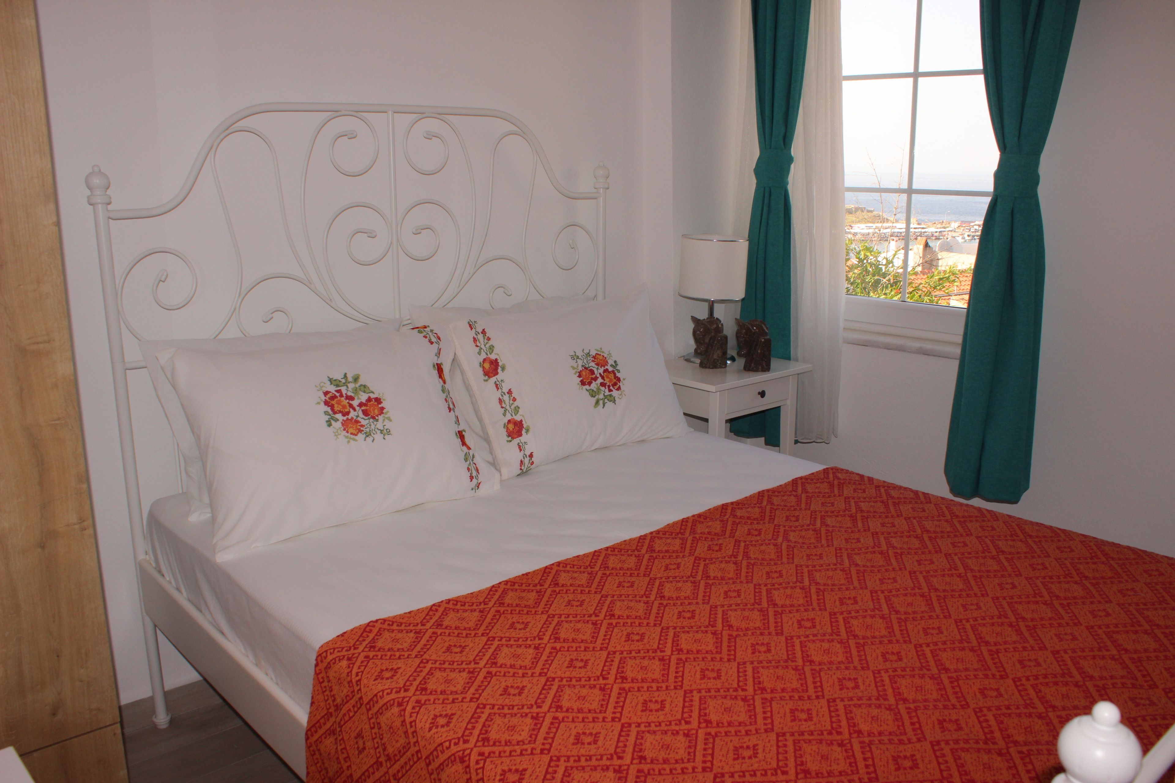 minibar, desk, iron/ironing board, free wifi