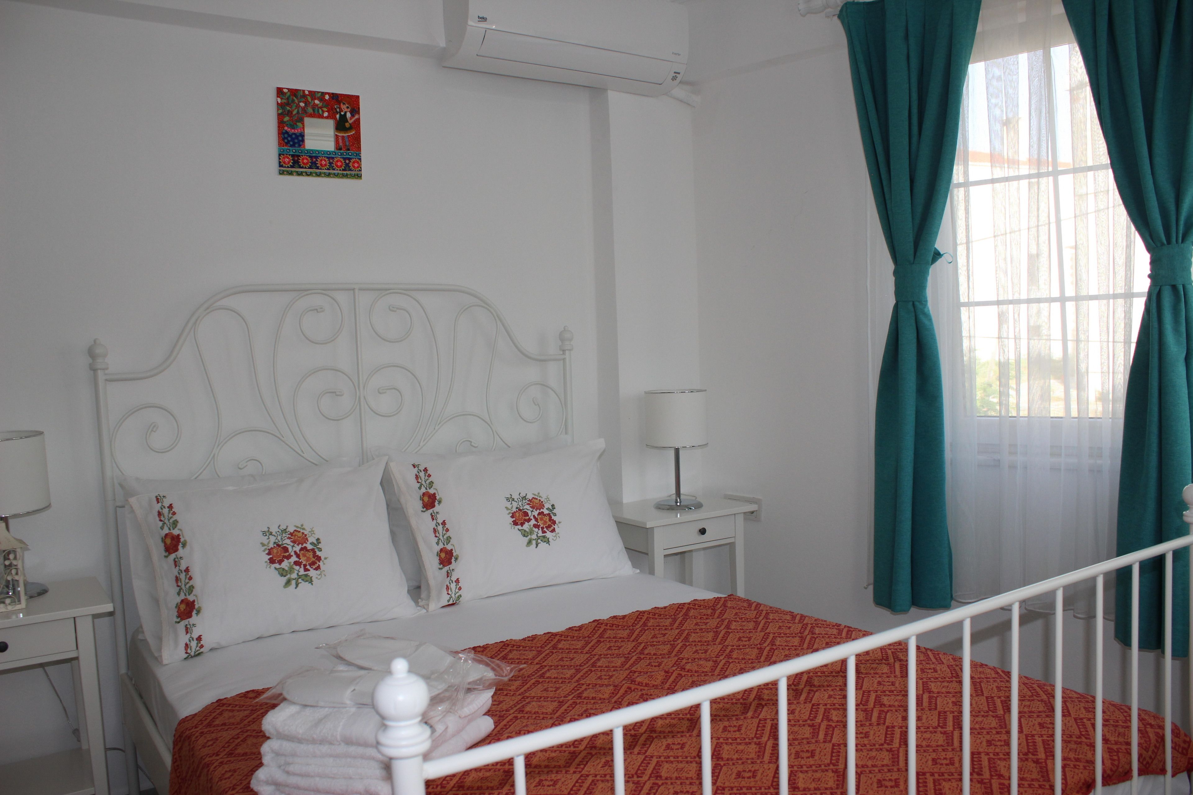 minibar, desk, iron/ironing board, free wifi