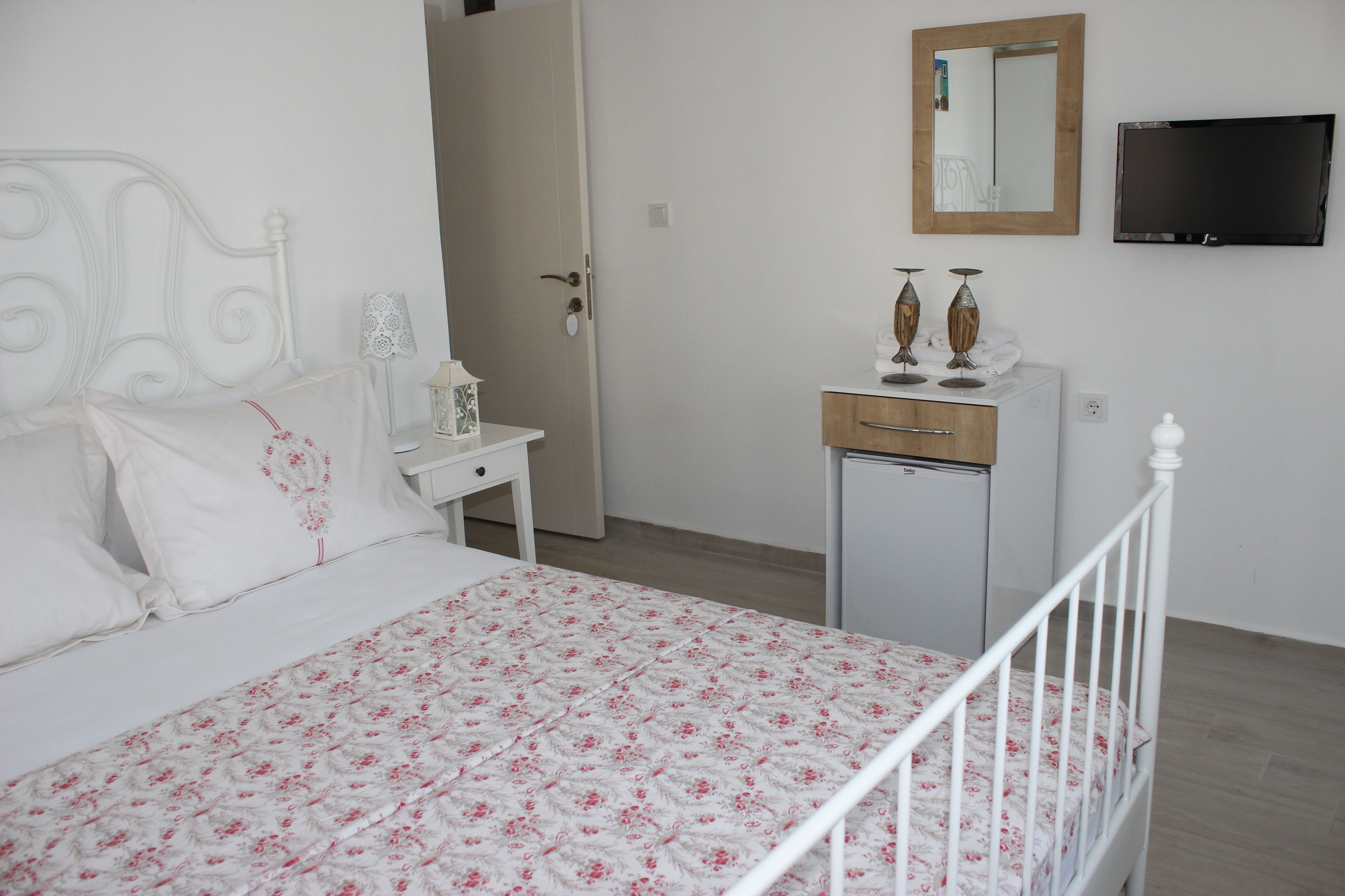 ekonomik cift kisilik oda - bodrum kat | minibar, desk, iron/ironing board, free wifi