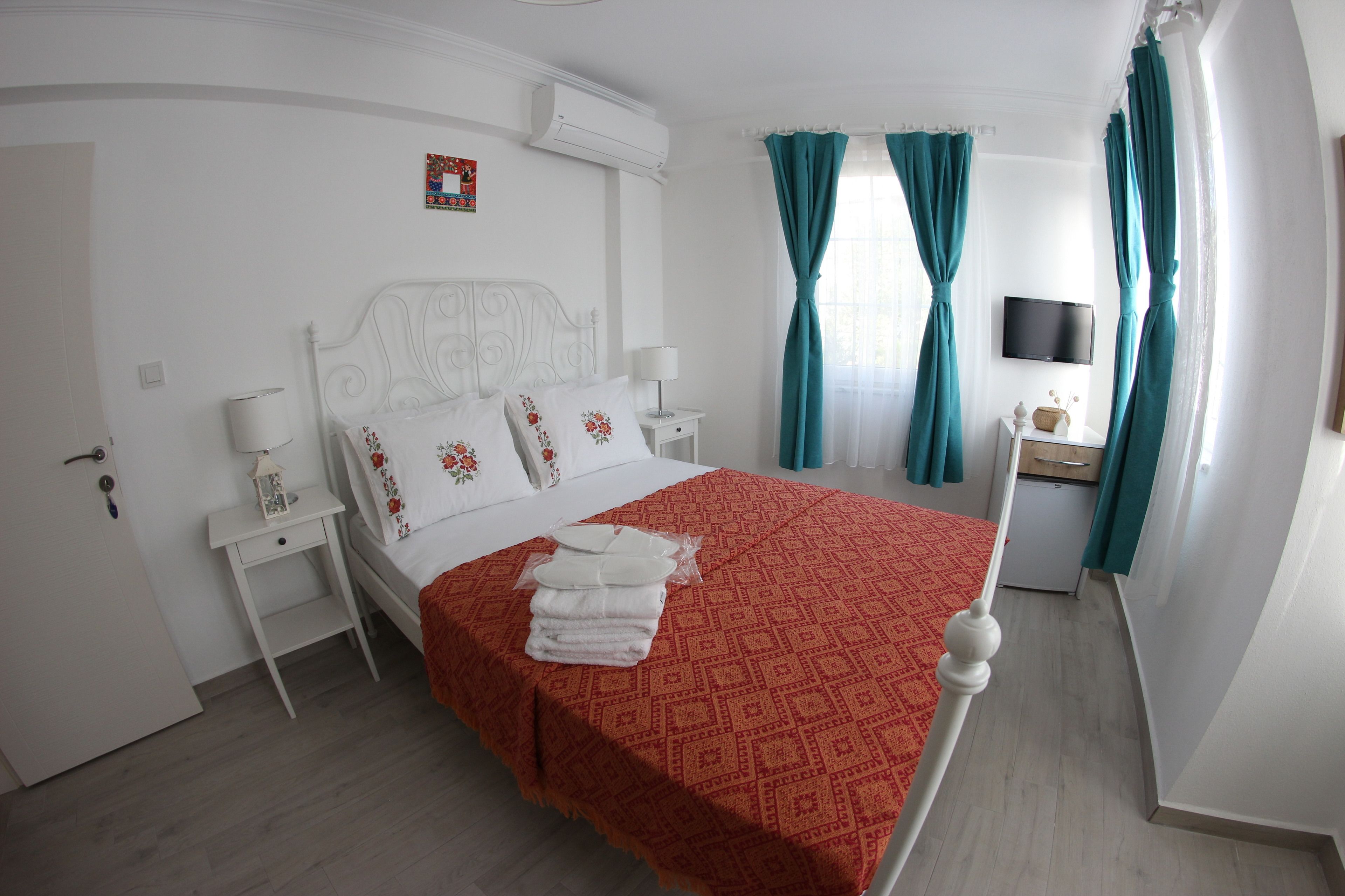 deluks cift kisilik oda | minibar, desk, iron/ironing board, free wifi