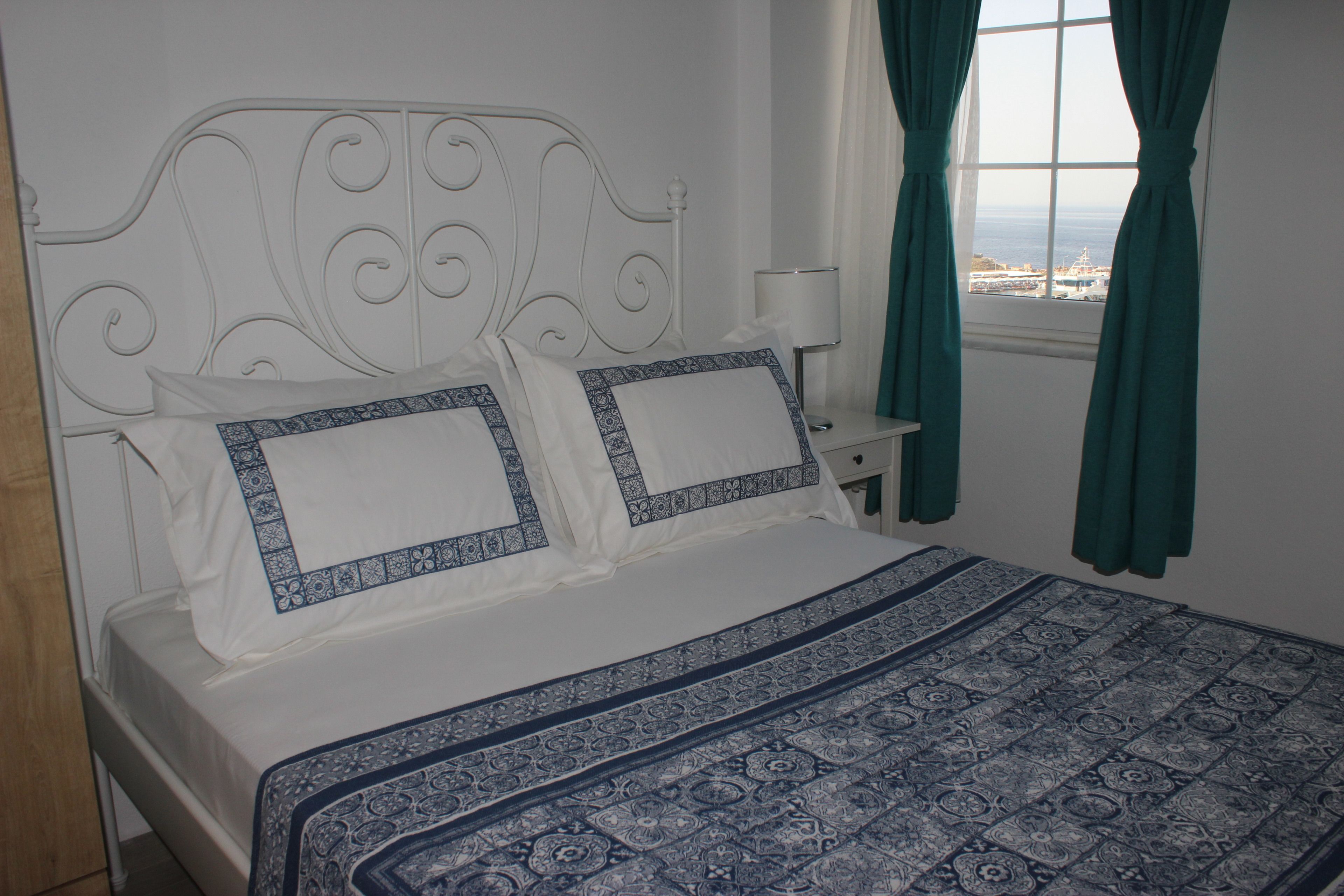 minibar, desk, iron/ironing board, free wifi