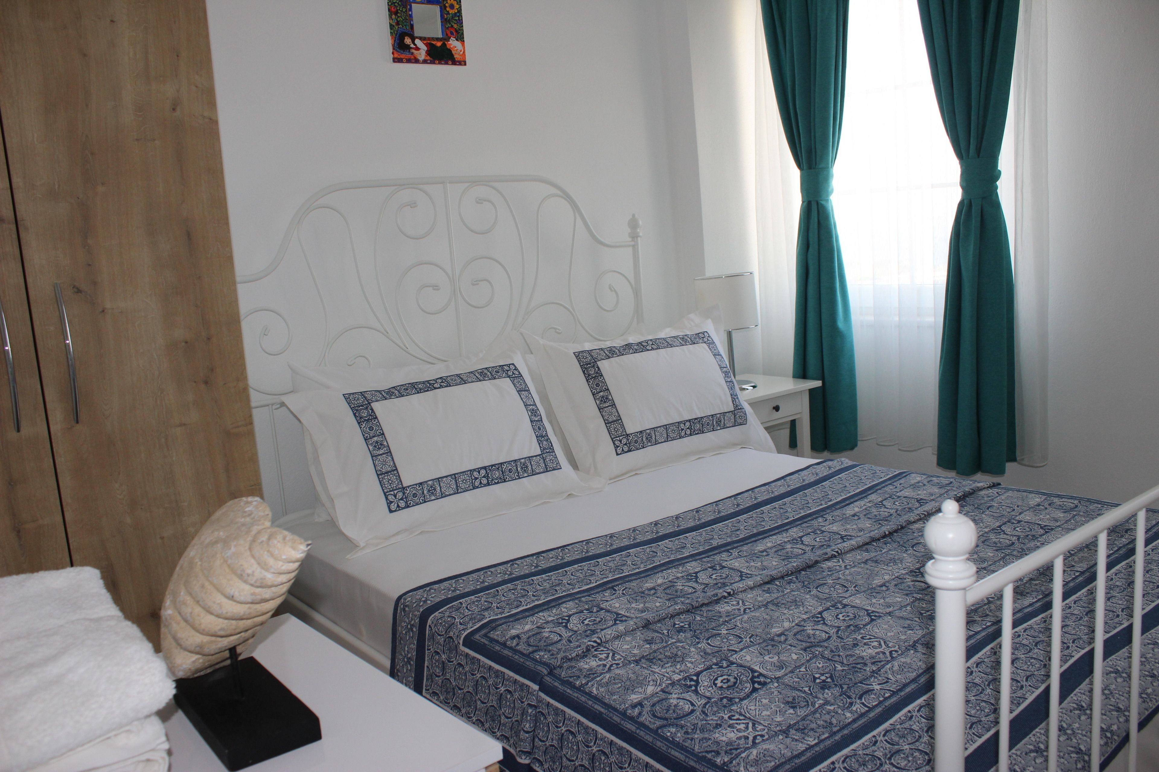 minibar, desk, iron/ironing board, free wifi