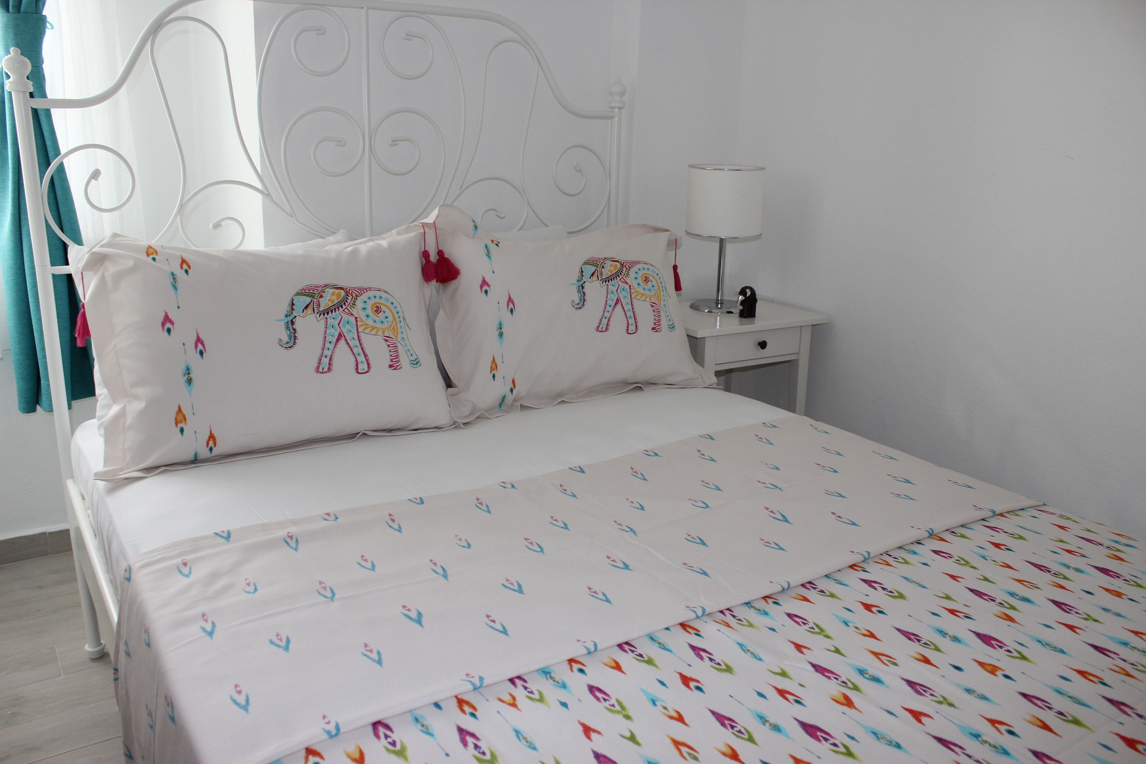 kucuk cift kisilik oda | minibar, desk, iron/ironing board, free wifi