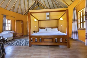 Frette Italian sheets, premium bedding, desk, soundproofing - Sirville Lake Elementaita Lodge (Gilgil)