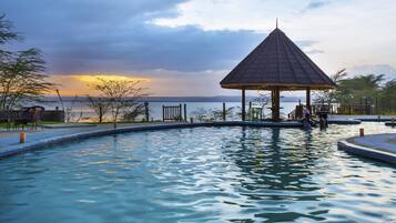 Outdoor pool, pool umbrellas, sun loungers