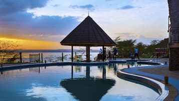 Outdoor pool, pool umbrellas, sun loungers