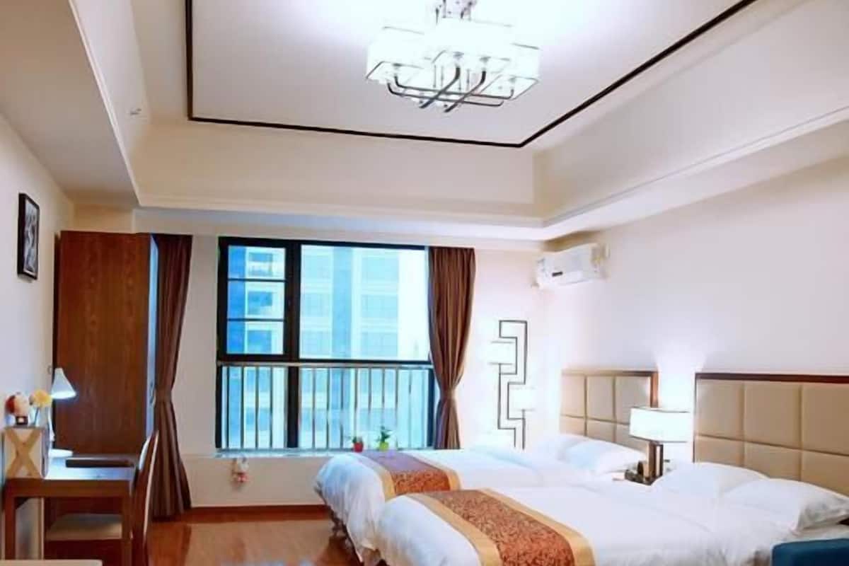Deluxe Twin Room | Desk, laptop workspace, blackout drapes, WiFi (free)