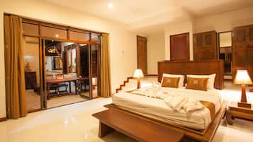 5 bedrooms, premium bedding, free minibar items, in-room safe