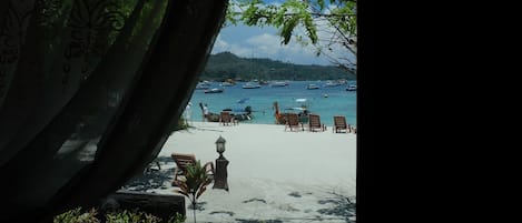 Beachfront Bungalow | Bilik Mandi | Pancuran mandi, kelengkapan dandanan diri percuma, tuala disediakan