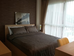 1-Bedroom Condo | 1 chambre, coffres-forts dans les chambres, bureau, Wi-Fi gratuit