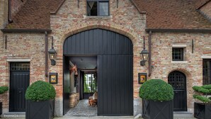 Property entrance - The Secret Garden (Bruges)