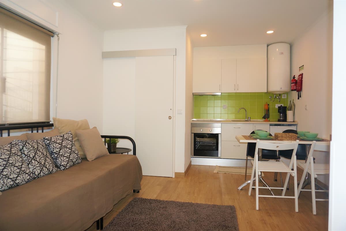 Comfort Apartment, 1 Bedroom, Courtyard View | Living room | Flat-screen TV