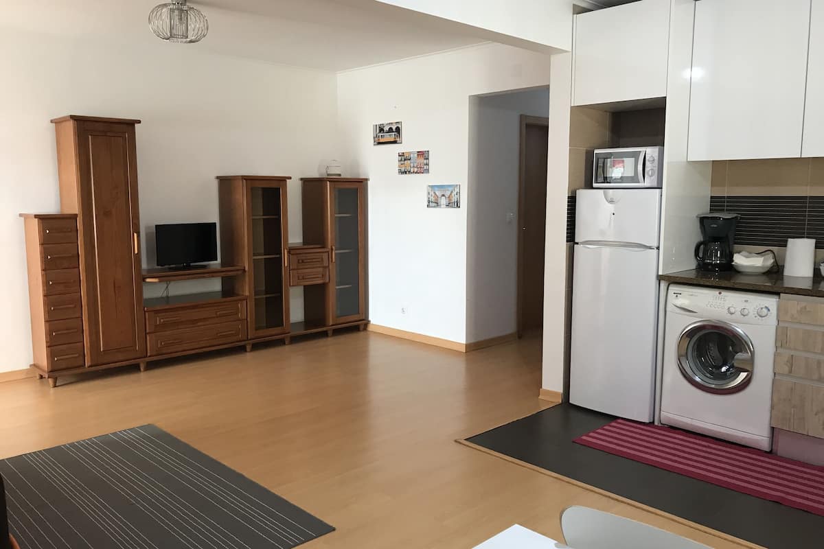 traditional house, 2 bedrooms, city view | blackout curtains, soundproofing, iron/ironing board, free wifi