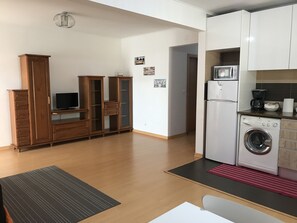 Nhà truyền thống, 2 phòng ngủ, quang cảnh thành phố | Màn/rèm cản sáng, phòng cách âm, bàn ủi/dụng cụ ủi quần áo 