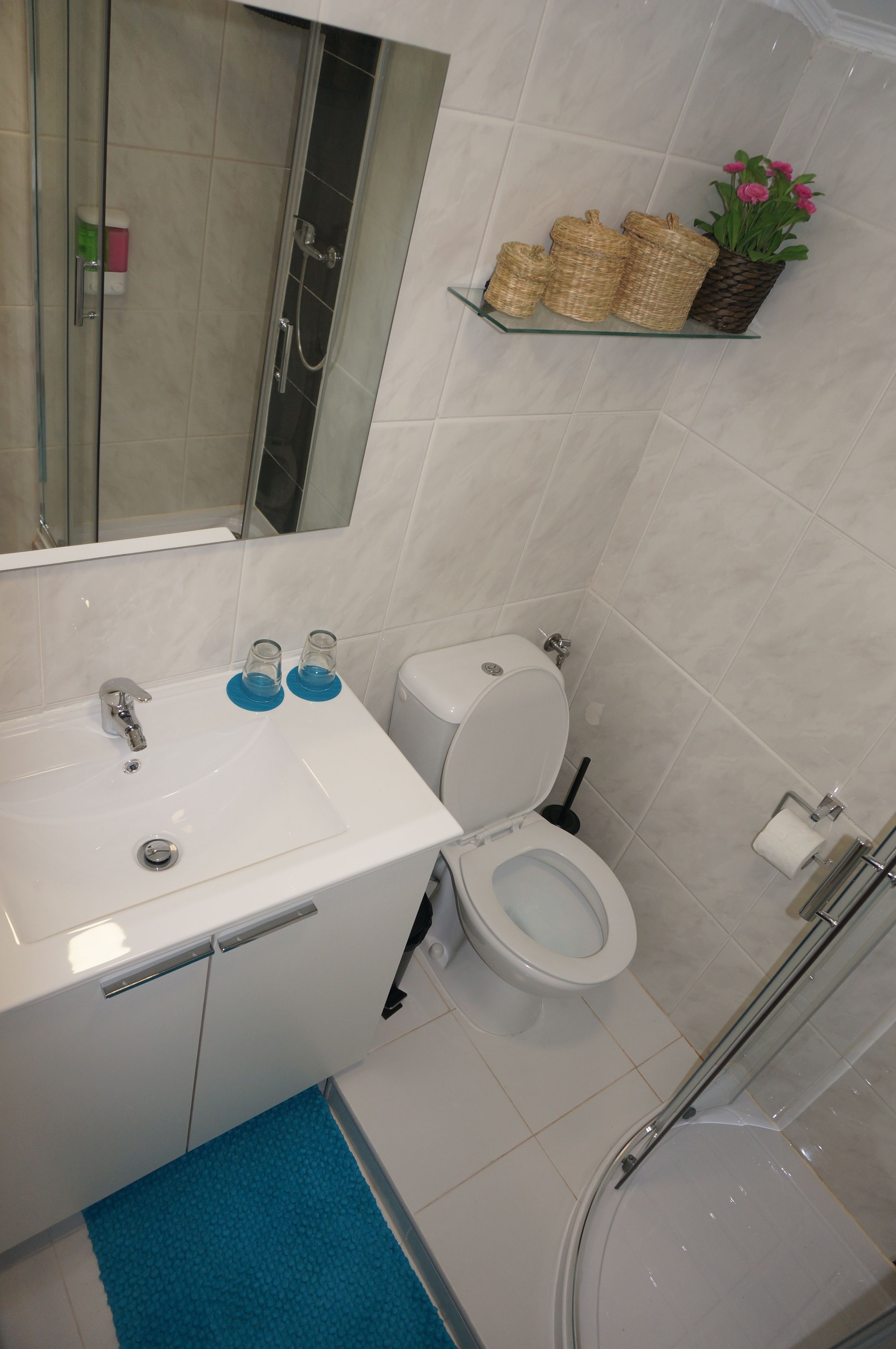 superior apartment, 2 bedrooms | bathroom | free toiletries, hair dryer, towels