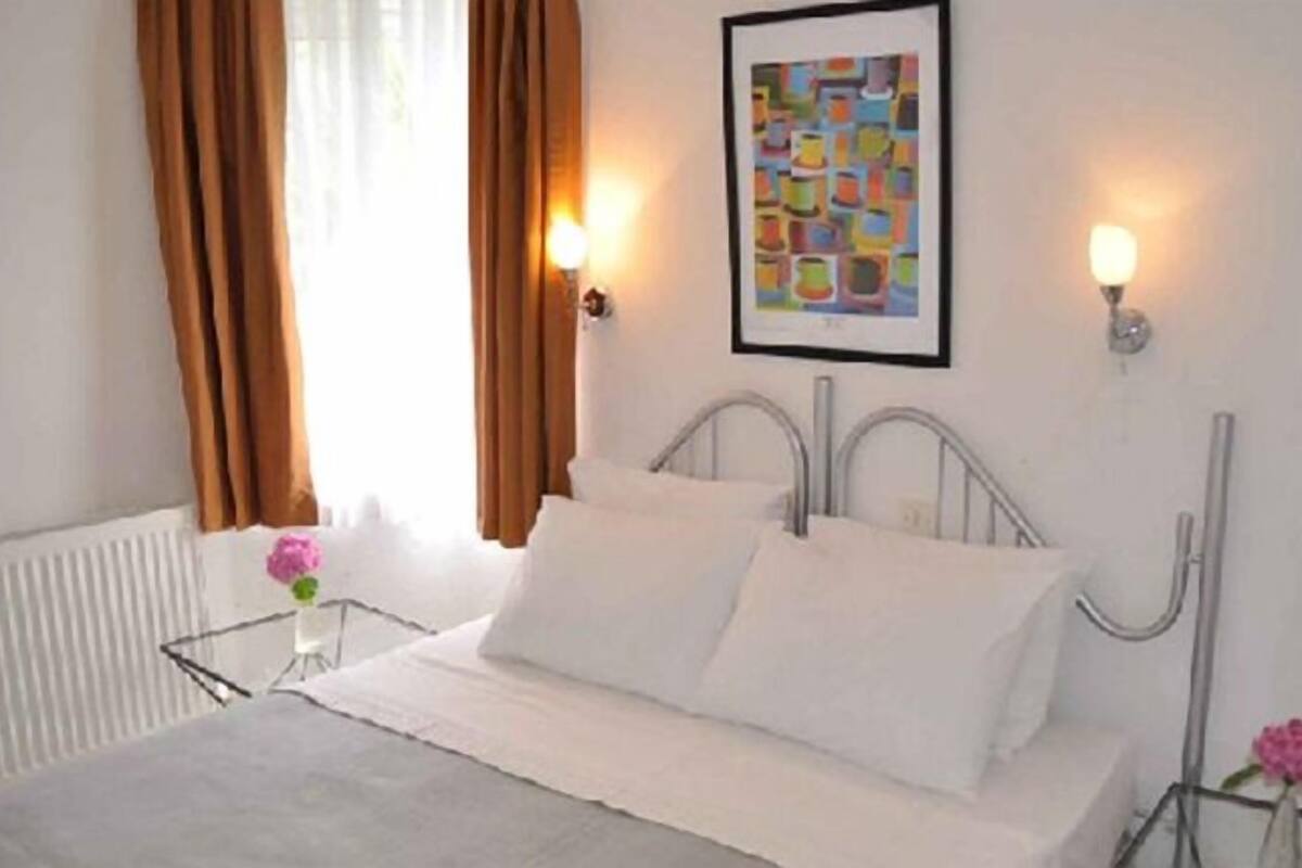 Apartment, 1 Bedroom | Meja, Wi-fi percuma