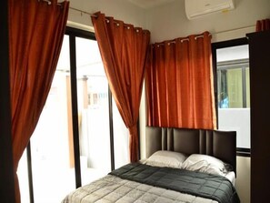 3 bedrooms, rollaway beds, free WiFi - Whale Pool Villa (Cha-am)
