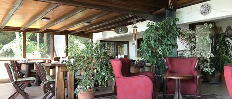 Free daily full breakfast