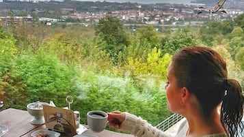 Free daily full breakfast