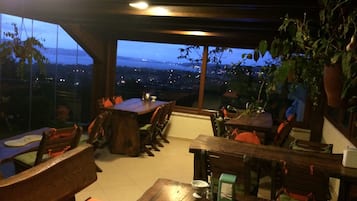 Free daily full breakfast