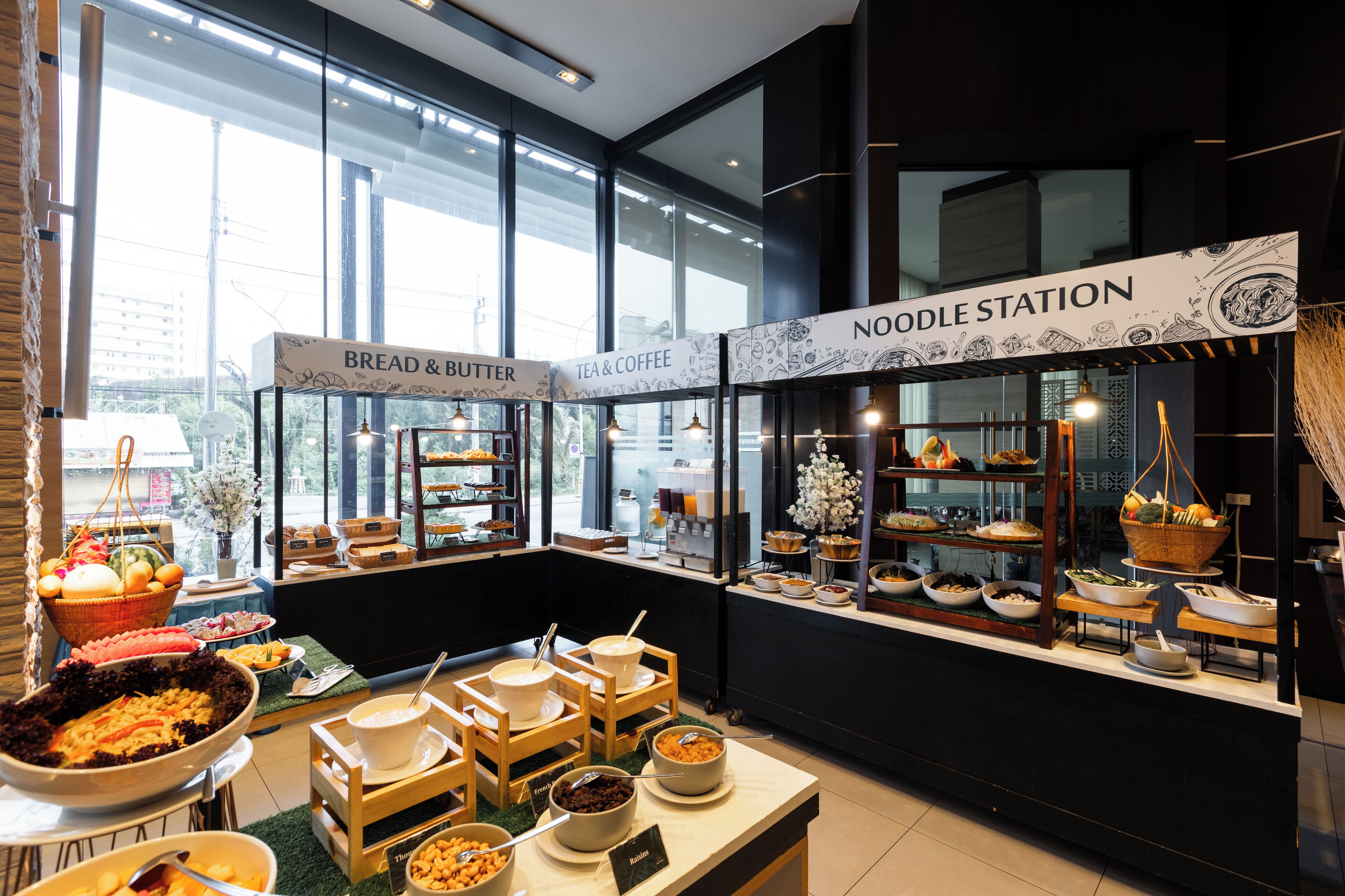 daily buffet breakfast (thb 550 per person)