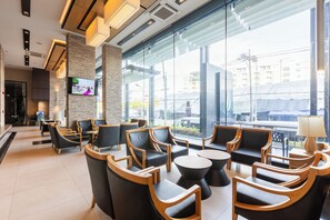 Coin salon dans le hall