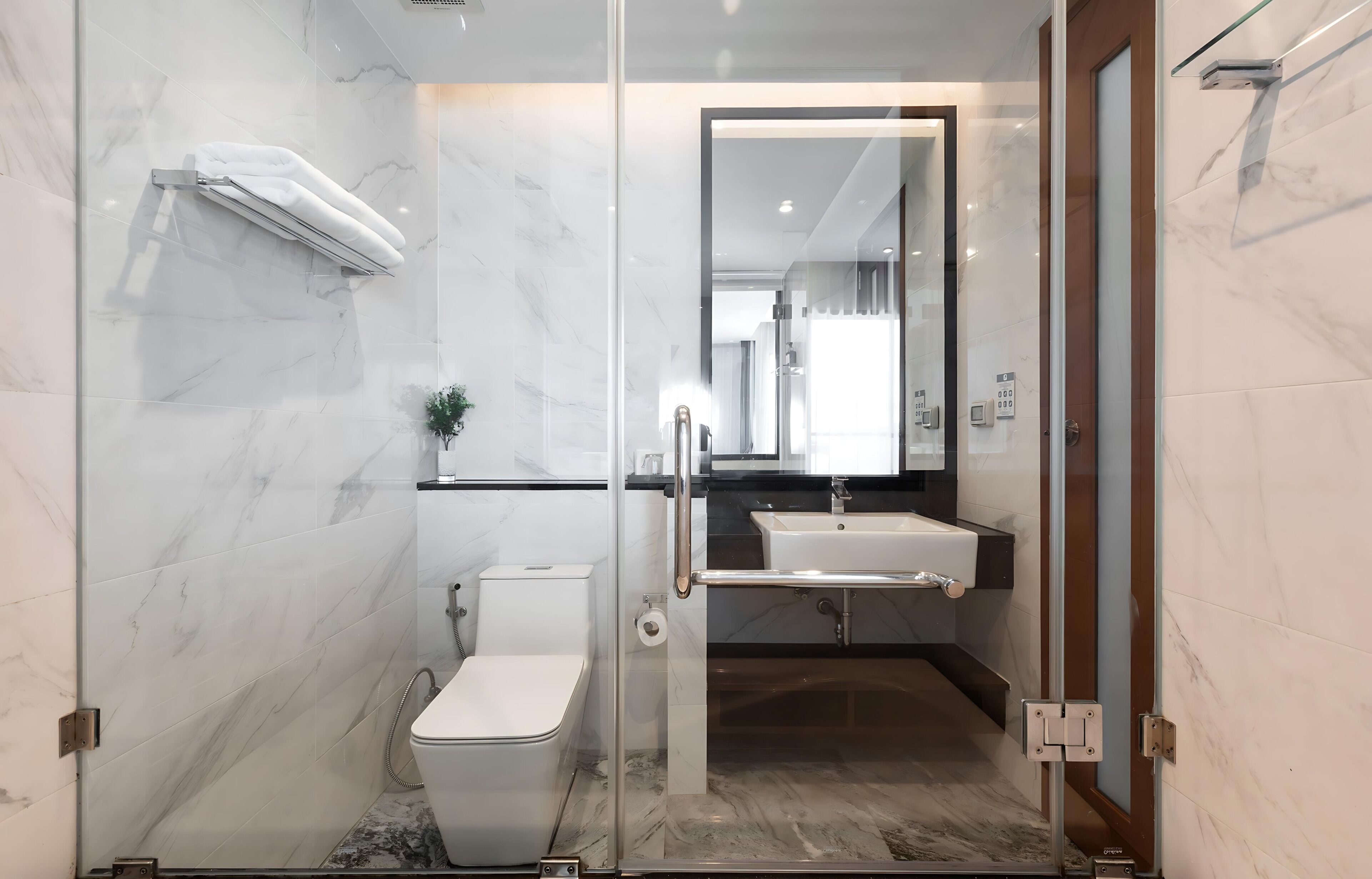 deluxe double room | minibar, in-room safe, rollaway beds, free wifi