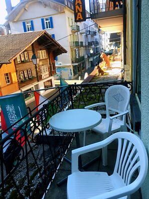 Apartamento básico, 2 habitaciones (additional final cleaning fee: 15CHF) | Escritorio, camas supletorias, wifi gratis