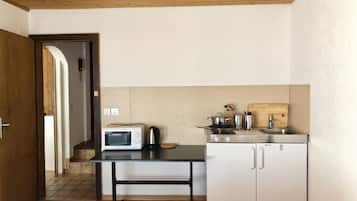 Basic Apartment, 2 Bedrooms (additional final cleaning fee: 15CHF) | Desk, rollaway beds, free WiFi