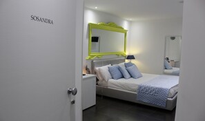 Phòng đôi (Sosandra) | Minibar, trang trí khác biệt, bàn, phòng cách âm 