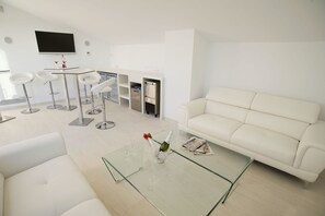 Een 40-inch smart-tv met satellietzenders, televisie en Netflix