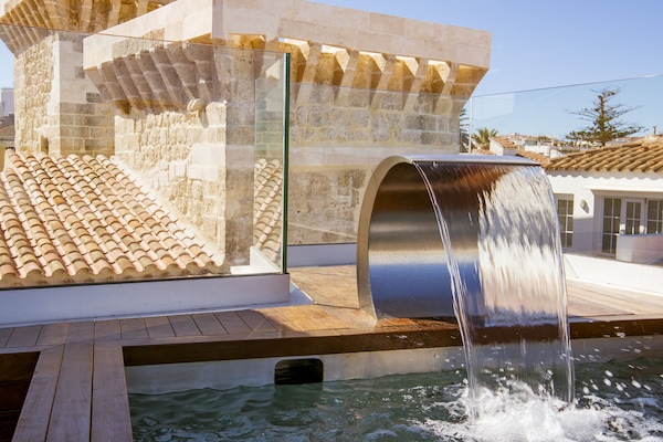 Outdoor pool, pool umbrellas, sun loungers