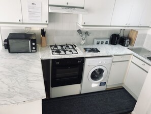 House, 1 Bedroom | Private kitchen