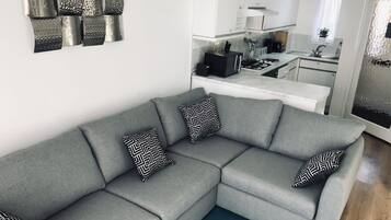 House, 1 Bedroom | Living area | Flat-screen TV