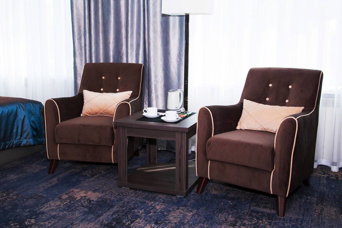 Suite | Living area | Flat-screen TV