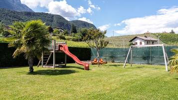 Children’s play area – outdoor