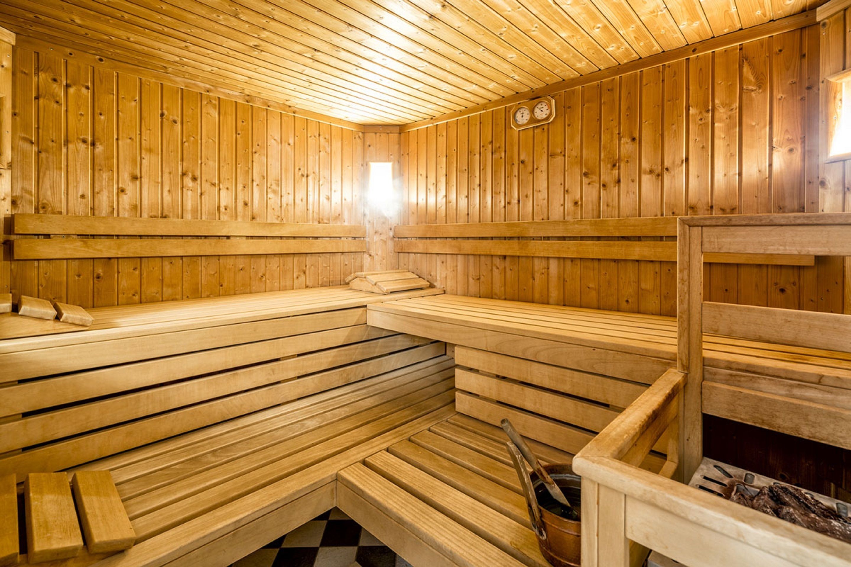 sauna, turkish bath/hammam