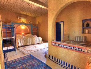 Dobbelt- eller tomannsrom – comfort | Sengetøy av topp kvalitet, blendingsgardiner og wi-fi (inkludert)