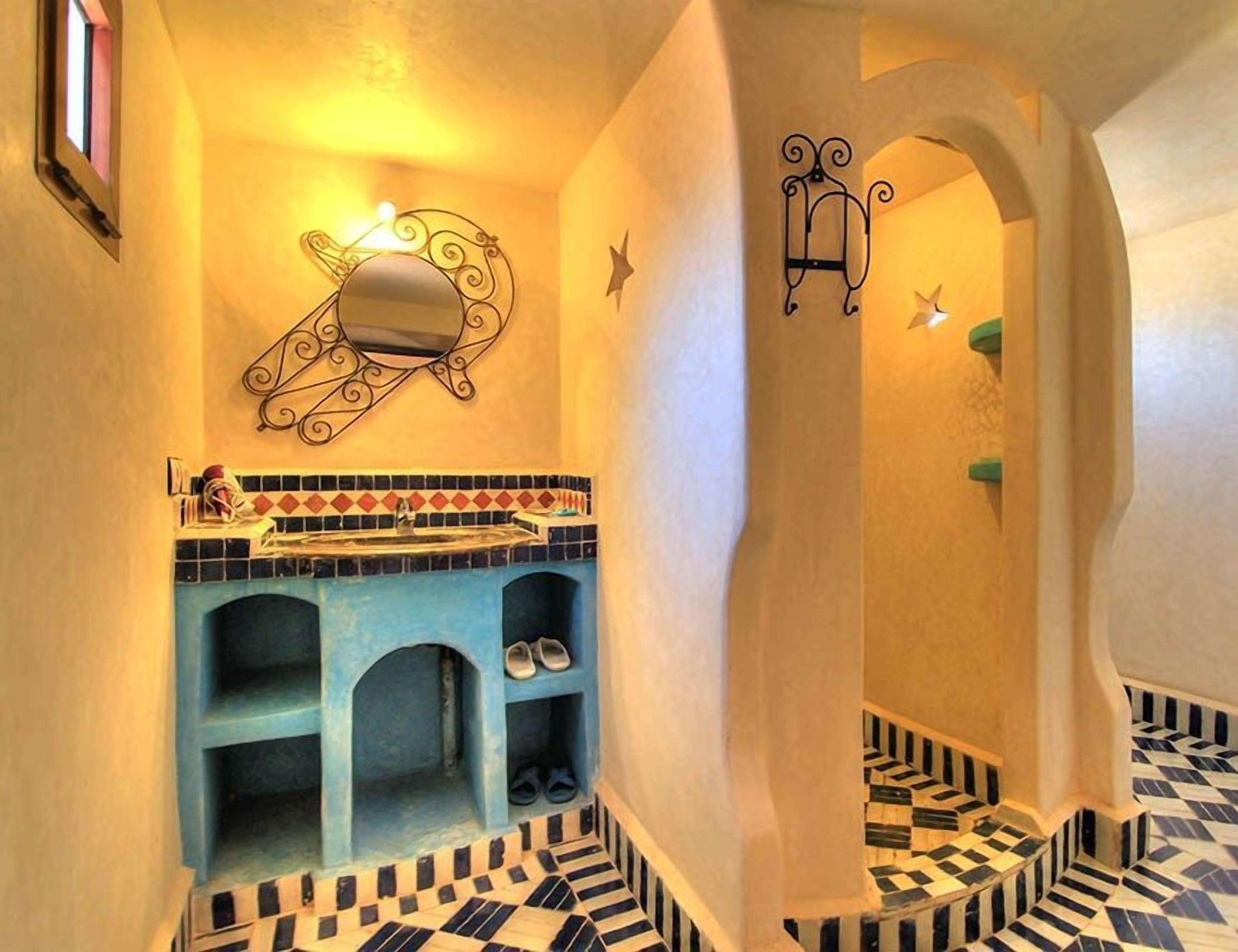 comfort double or twin room | bathroom | shower, free toiletries, hair dryer, towels