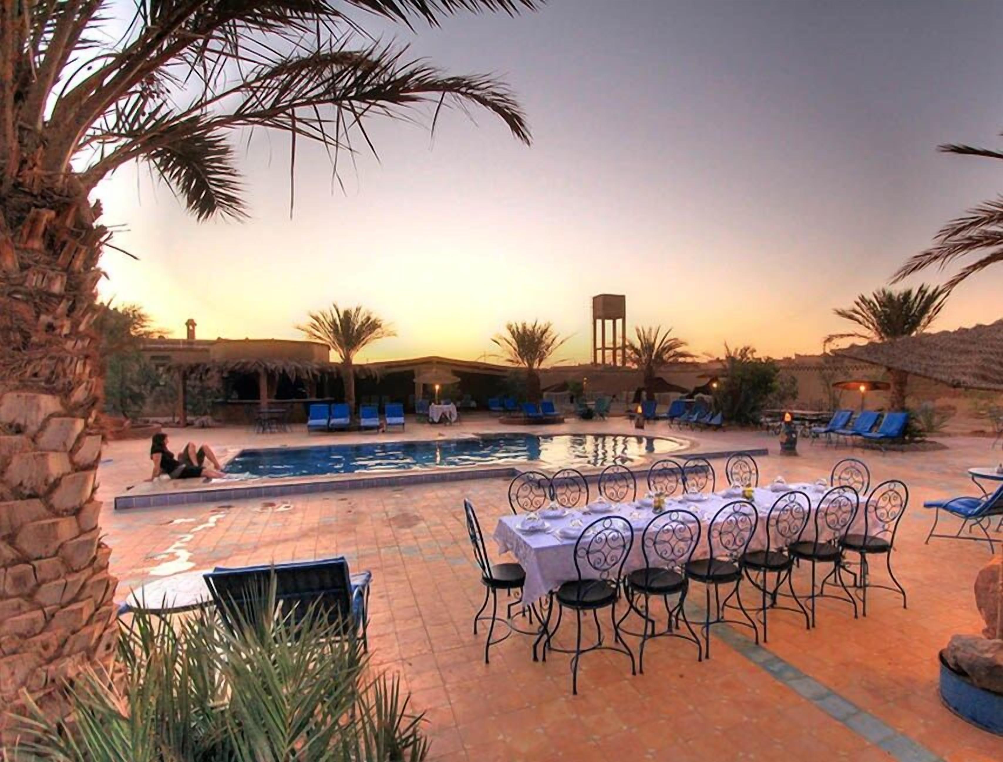 Se sirven desayunos, almuerzos y cenas; cocina marroquí