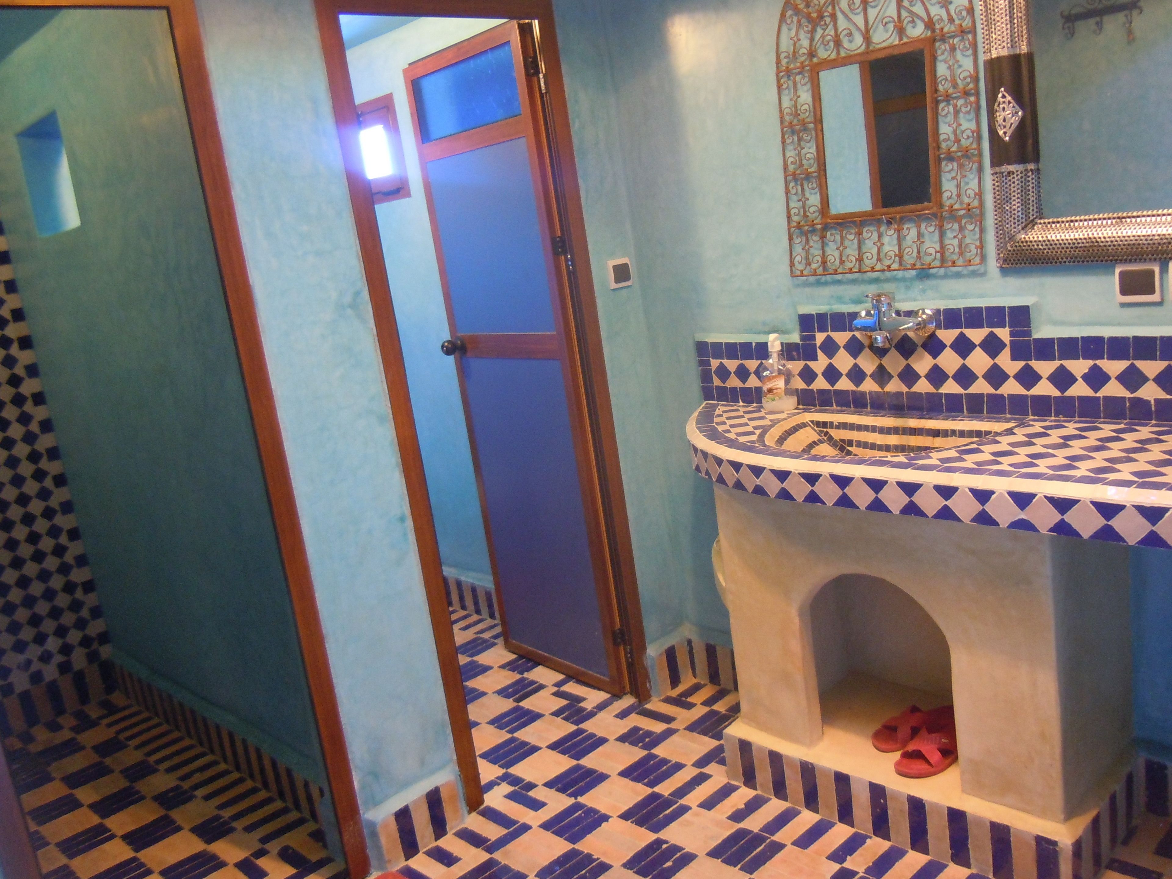 quadruple room | bathroom | shower, free toiletries, hair dryer, towels