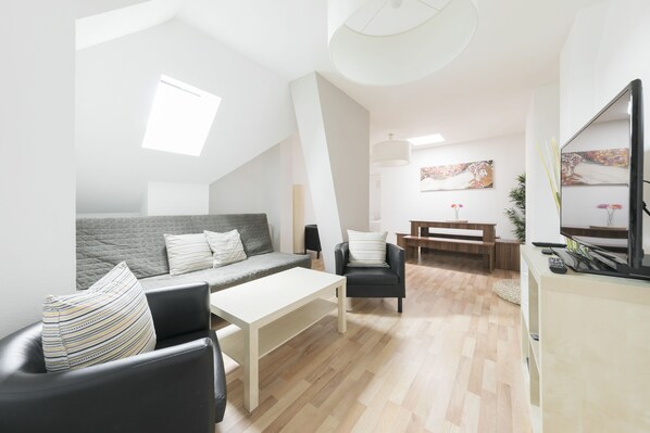 City-Apartment, 2 Schlafzimmer (22) | Wohnbereich | Flachbildfernseher