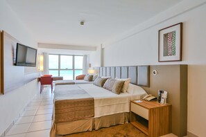 Habitació triple Deluxe | Minibar gratuït, caixa forta a l'habitació i escriptori 