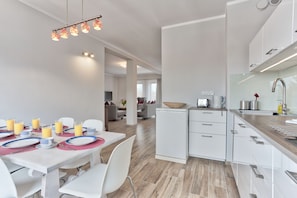 Deluxe Apartment, 3 Bedrooms (Jaworskiego Street 5) | Private kitchen - Tyzenhauz Apartments Superior (Kraków)