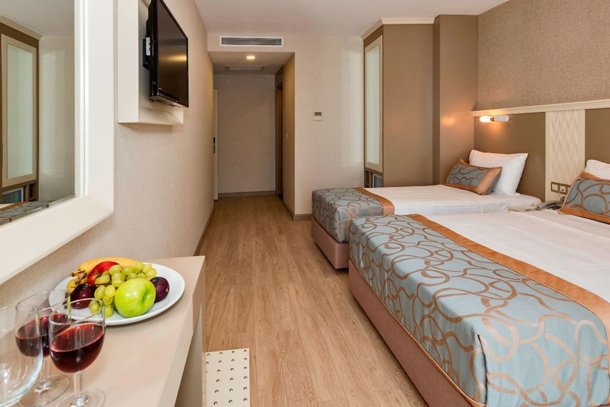 Standard Twin Room | Literie de qualité supérieure, minibar, coffres-forts dans les chambres