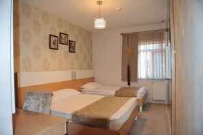 Family Room | Minibar, desk, free WiFi