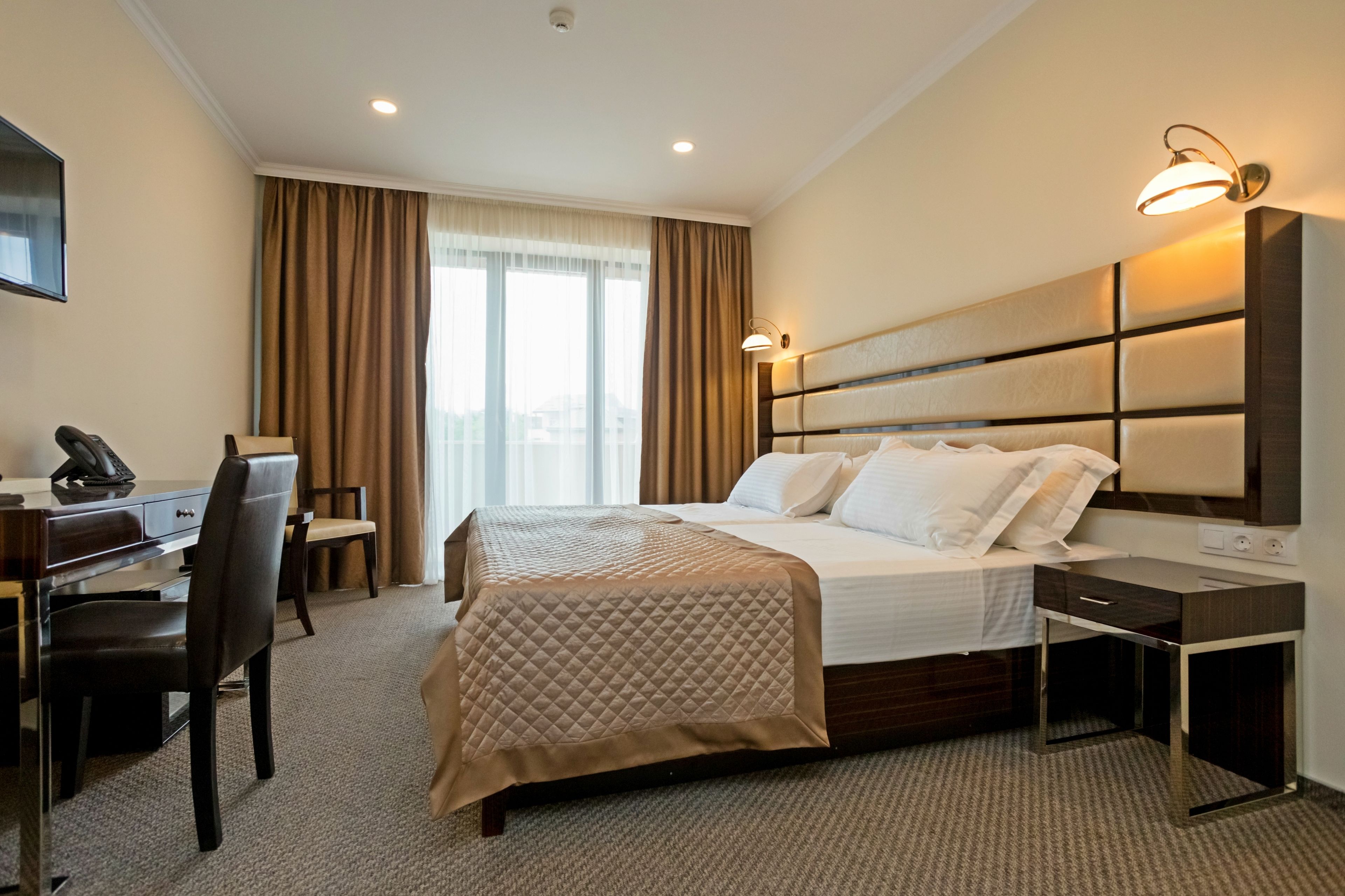 premium bedding, minibar, in-room safe, desk