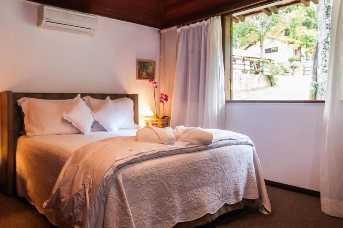 Superior Suite | Premium bedding, minibar, WiFi (free), individually decorated