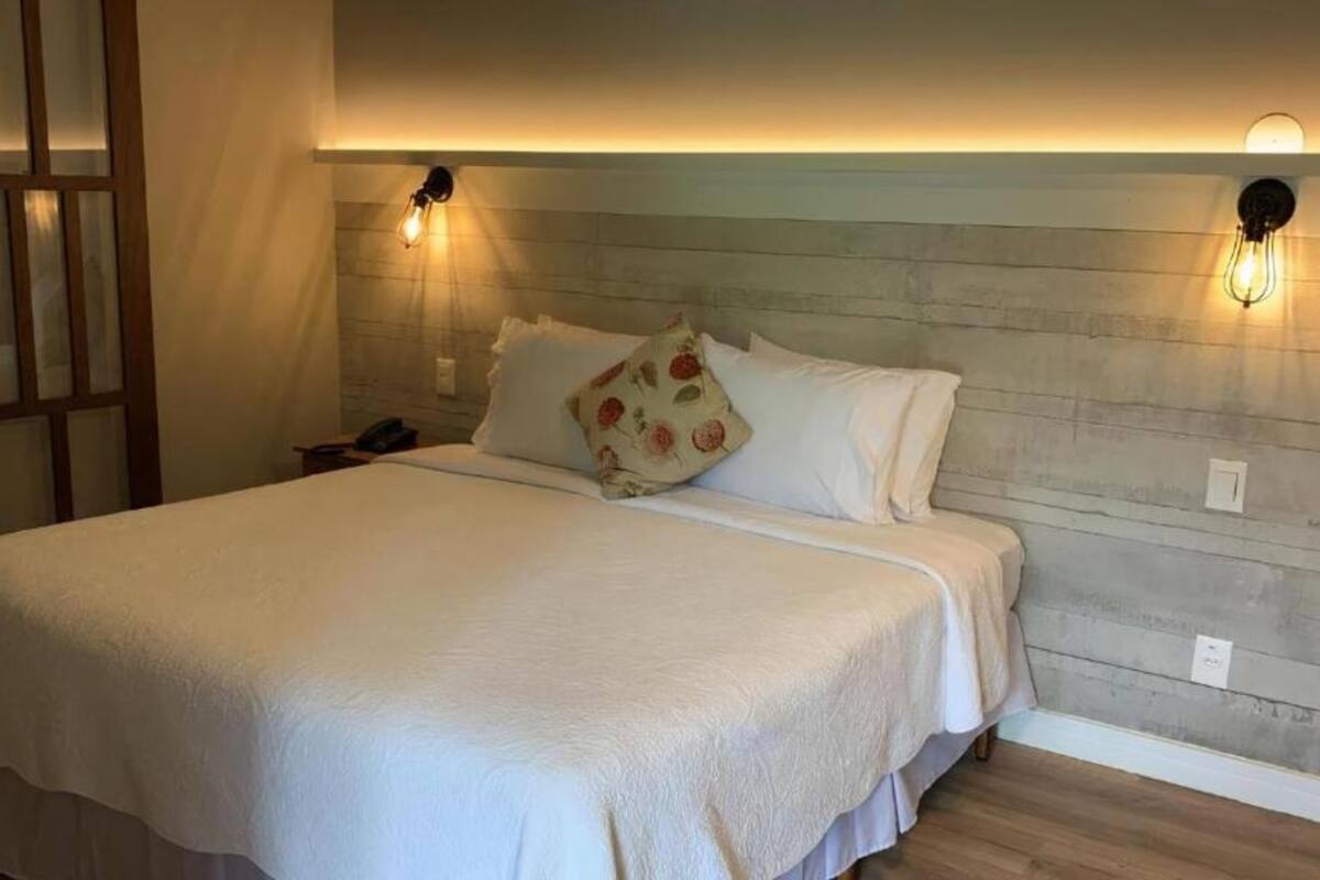 Peralatan tempat tidur premium, bar mini, dihias secara berasingan