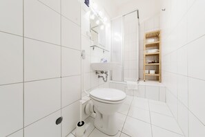 City Apartment, 1 Bedroom | Bathroom - Primeflats - Apartment Togo - Afrikanisches Viertel (Berlin)